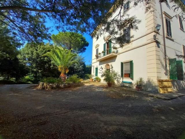 Case e ville in vendita di 600 m²