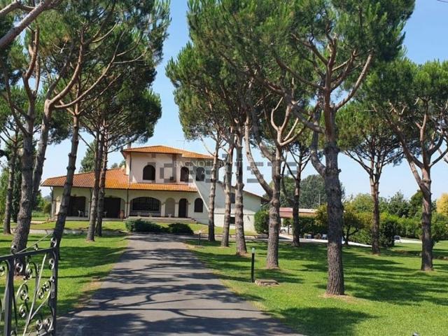 Case e ville in vendita di 600 m²