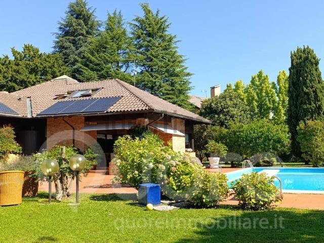 Case e ville in vendita di 600 m²