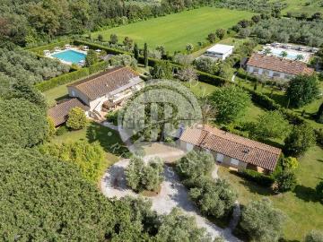 Case e ville in vendita di 600 m²