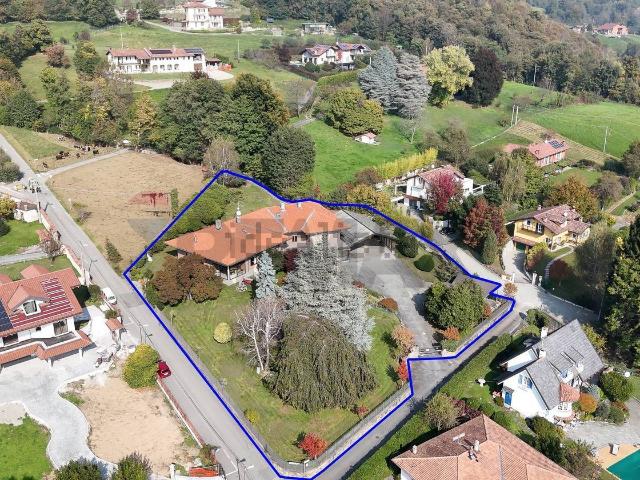 Case e ville in vendita di 600 m² in Via Giuseppe Bozzalla, 22