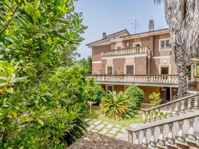 Case e ville in vendita di 600 m²