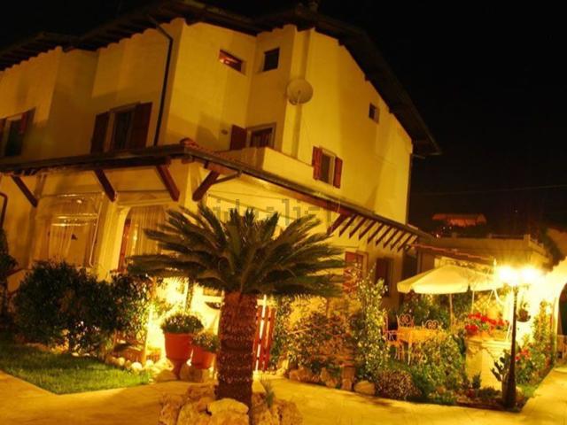 Case e ville in vendita di 600 m²