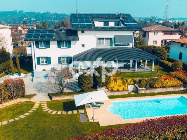 Case e ville in vendita di 600 m² in Via C. de Cristoforis, 7