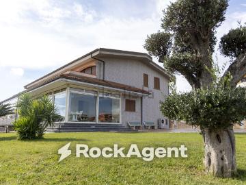 Case e ville in vendita di 600 m² in Via Canalicchio, 9