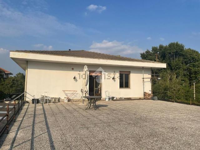 Case e ville in vendita di 600 m² in Via Adige, 102