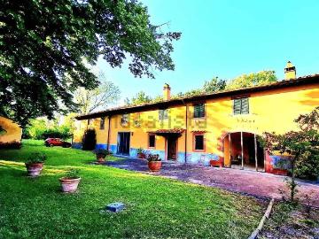 Case e ville in vendita di 600 m² in Via Argine della Bardena