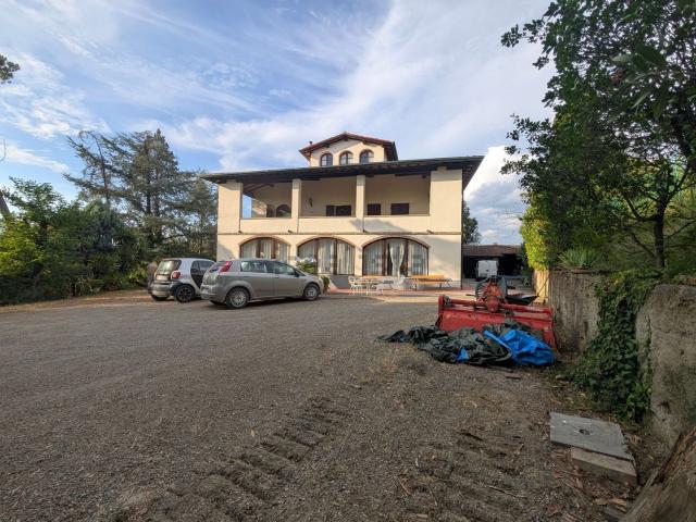 Case e ville in vendita di 600 m² in Via Genè e Giuseppe Larini, 39