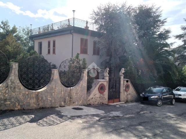 Case e ville in vendita di 600 m² in Via Don Milani, 5