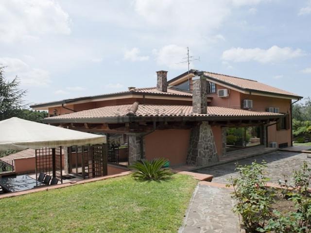 Case e ville in vendita di 600 m² in Via del Cancello Rosso