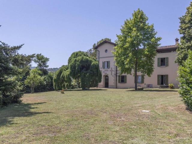Case e ville in vendita di 889 m² in Via del Pino