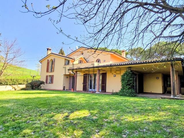 Case e ville in vendita di 600 m² in Via del Poggio