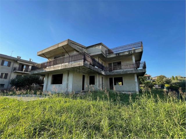 Case e ville in vendita di 600 m² in Via del Roveto, 4