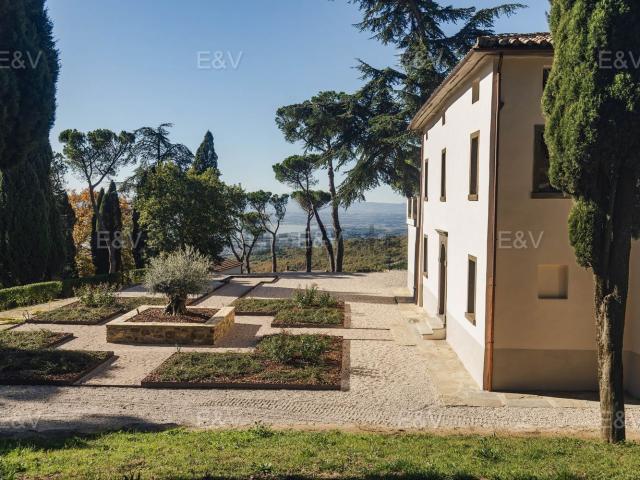 Case e ville in vendita di 600 m² in Via della Liberazione