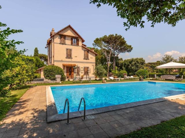 Case e ville in vendita di 600 m² in Via di Quarto Annunziata