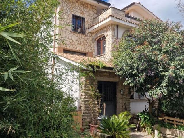 Case e ville in vendita di 600 m² in Via di Valle Muricana