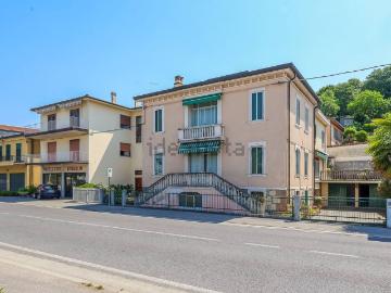 Case e ville in vendita di 600 m² in Via Dino Cattaneo, 56
