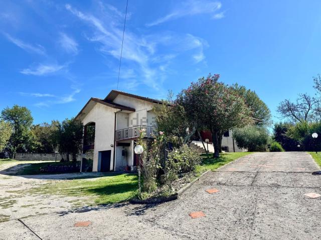 Case e ville in vendita di 600 m² in Via due Cone