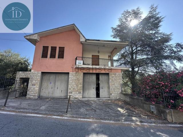 Case e ville in vendita di 600 m² in Via Felice Musso, 104