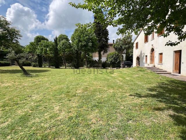 Case e ville in vendita di 600 m² in Via J. F. Kennedy, 37