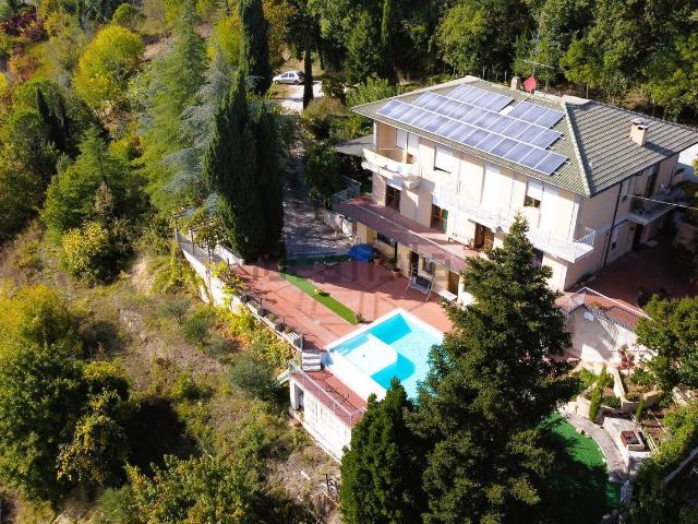 Case e ville in vendita di 600 m² in Via John e Robert Kennedy, 15