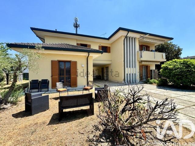 Case e ville in vendita di 600 m² in Via Montevecchio, 5