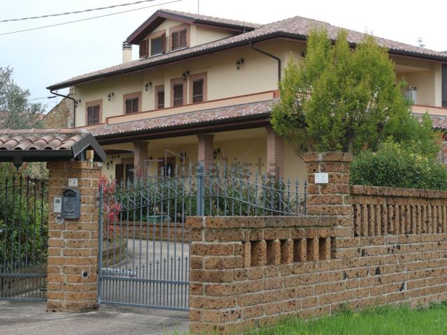 Case e ville in vendita di 600 m² in Via Mirabilii, 16