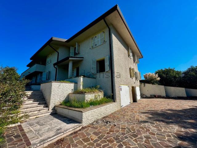 Case e ville in vendita di 600 m² in Via San Daniele