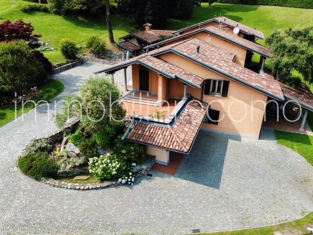 Case e ville in vendita di 600 m² in Via San Fermo