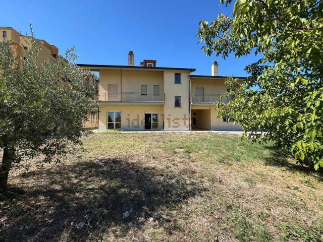 Case e ville in vendita di 600 m² in Via Sicilia