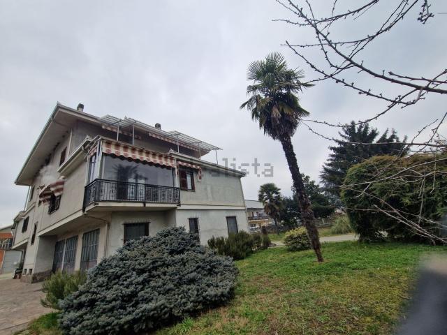 Case e ville in vendita di 600 m² in Via Stazione, 41