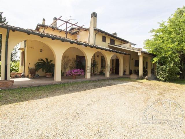 Case e ville in vendita di 600 m² in Via Poggio dei Colli
