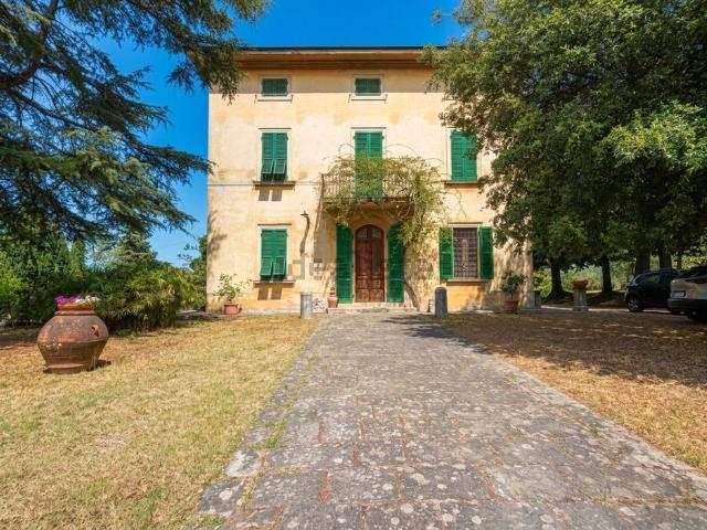 Case e ville in vendita di 600 m² in Via Pier Capponi