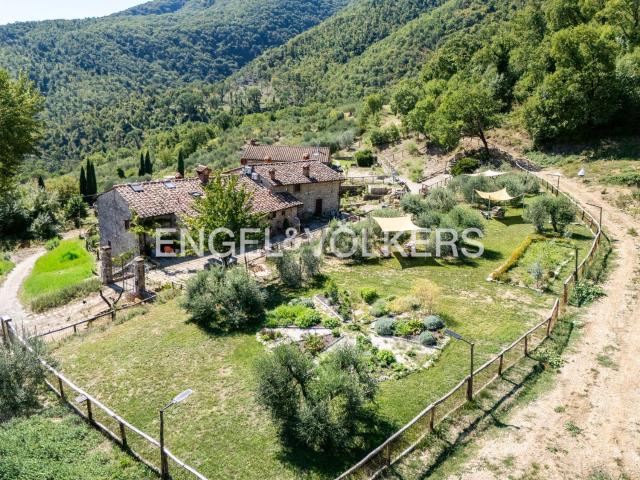 Case e ville in vendita di 600 m² in Via Pimonte