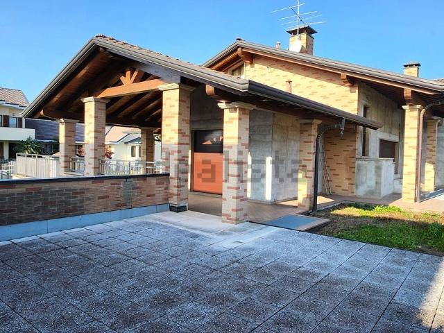 Case e ville in vendita di 600 m² in Via Primo Maggio