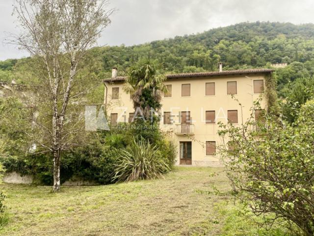Case e ville in vendita di 600 m² in Via Roma