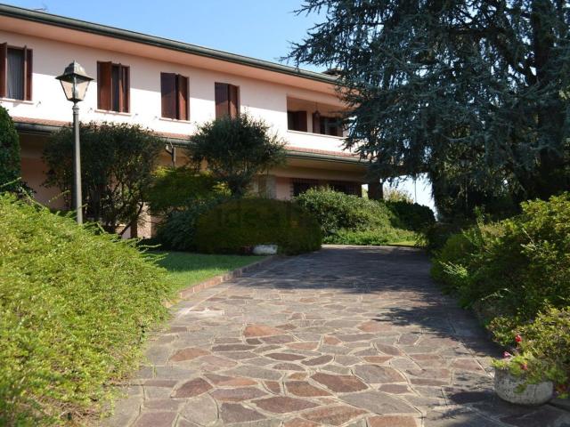 Case e ville in vendita di 600 m² in Via Walter Tobagi