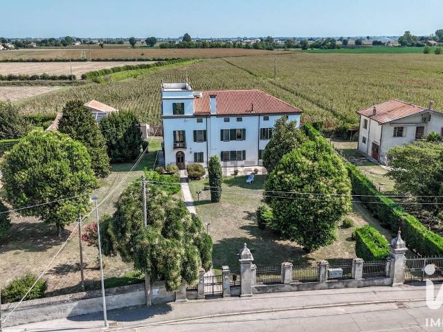 Case e ville in vendita di 600 m² in Via Trieste
