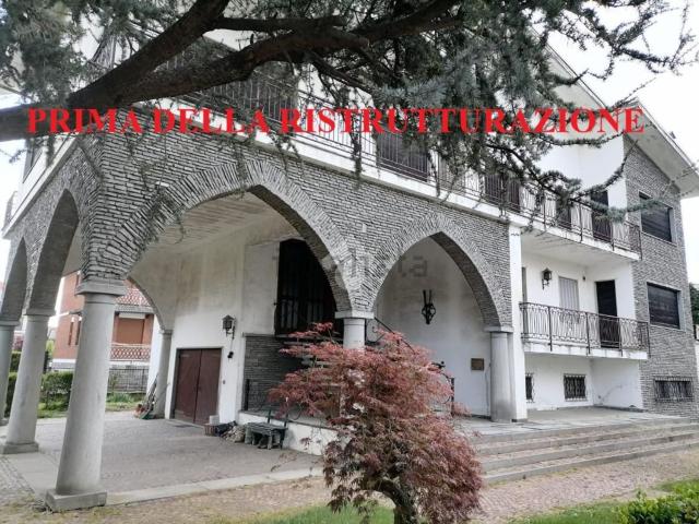 Case e ville in vendita di 600 m² in Via V. Alfieri, 4