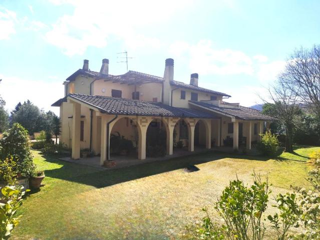 Case e ville in vendita di 600 m² in Via Vergheretana, 1