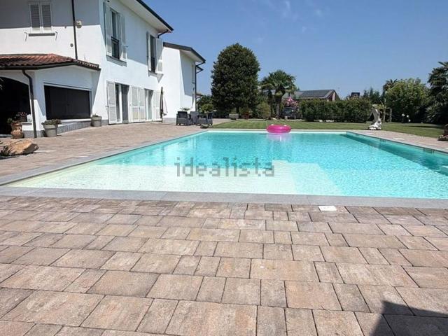 Case e ville in vendita di 600 m² in Viale Cremona