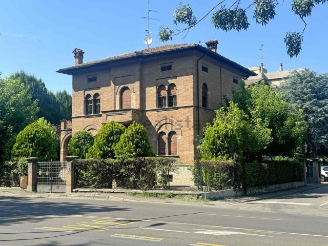 Case e ville in vendita di 600 m² in Viale Isonzo
