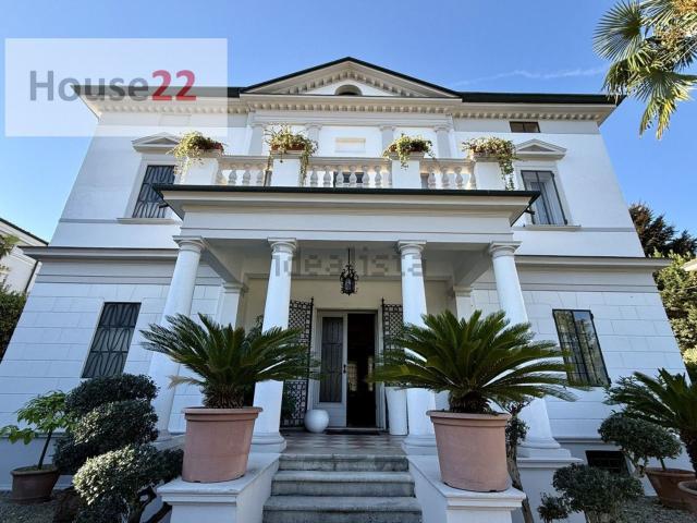 Case e ville in vendita di 600 m² in Viale Risorgimento Nazionale, 38