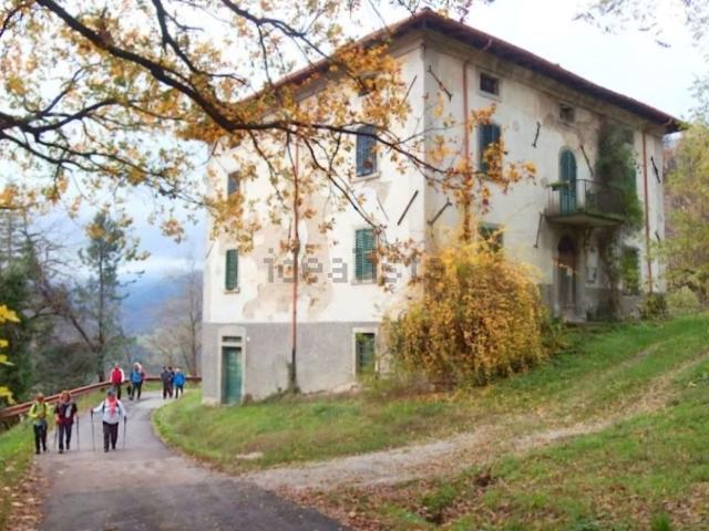 Case e ville in vendita di 600 m² in Località Tre Fonti, 53