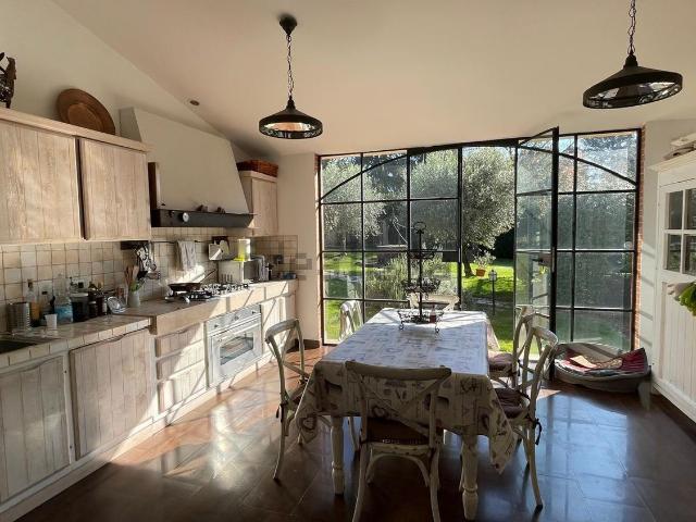 Case e ville in vendita di 600 m² in Località Trinità