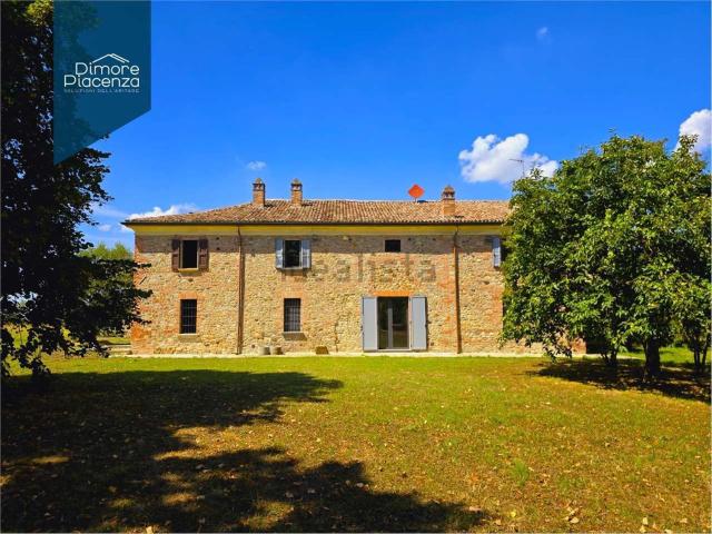 Case e ville in vendita di 600 m² in Località Castelletto