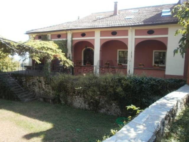 Case e ville in vendita di 600 m² in Località Gorra, 16