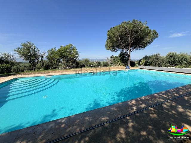Case e ville in vendita di 600 m² in Località La Fornace, 63