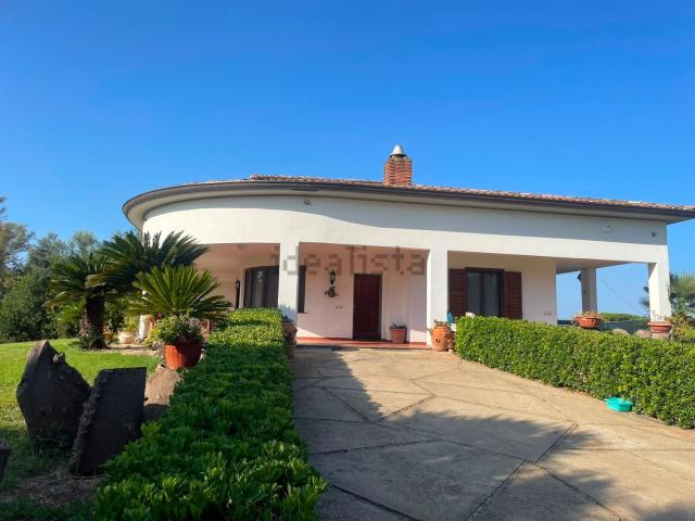 Case e ville in vendita di 600 m² in Strada della Scaglia
