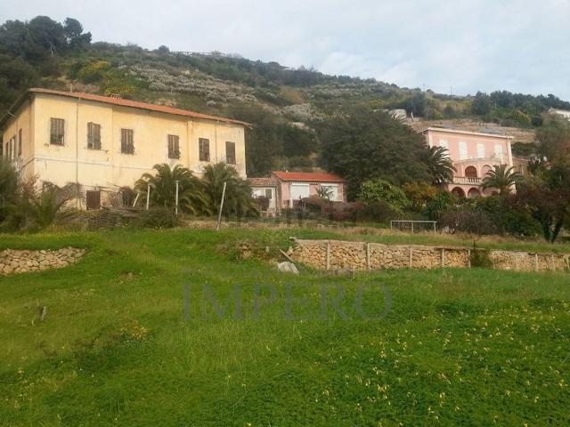 Case e ville in vendita di 600 m² in Strada Statale 1 Dir, 12